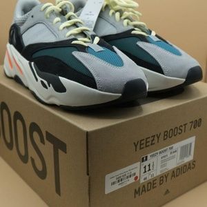 Yeezy boost 700